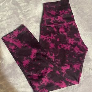 Size 4. Lulu 7/8 length. High waist. EUC